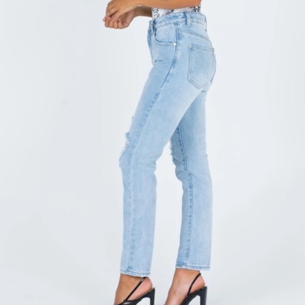 Princess Polly light wash jeans in size 2